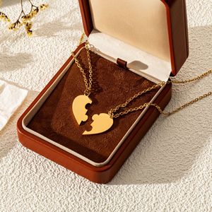 Set di Collane Puzzle a Cuore con Nome Personalizzato per <span class=keywords><strong>6</strong></span> <span class=keywords><strong>Amici</strong></span>, Gioielli dell'Amicizia in Acciaio Inossidabile 316L Placcato Oro 18K PVD Impermeabile - Product Image 2