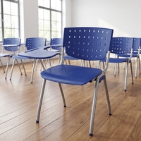 Chaise d'école en plastique moderne, durable et confortable avec logo personnalisé, table d'écriture ergonomique, chaise de haute qualité à hauteur ajustable pour la vente en gros