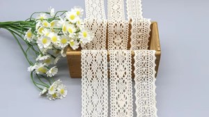 Nastro Largo Vintage in Pizzo Floreale Intrecciato 100% Cotone con Bordo Ondulato per Creazione di Abiti - Product Image 2