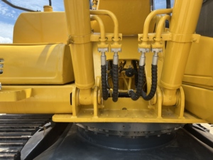 รถขุดไฮดรอลิกแบบตีนตะขาบ Komatsu PC200 มือสองจากญี่ปุ่นแท้ ใช้งานน้อย เครื่องยนต์ Komatsu แข็งแรง ทนทาน เหมาะสำหรับงานก่อสร้างและเหมืองแร่ - Product Image 5