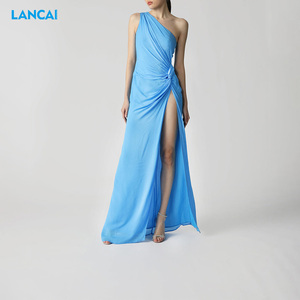Abito Estivo Personalizzato Elegante con Una Spallina, Tessuto a Doppio Strato Plissettato, <span class=keywords><strong>Maxi</strong></span> da Donna con Cerniera Nascosta Posteriore e Design con Spacco - Product Image 5