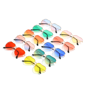 <span class=keywords><strong>Occhiali</strong></span> <span class=keywords><strong>da</strong></span> <span class=keywords><strong>sole</strong></span> Love Sun alla moda lenti <span class=keywords><strong>da</strong></span> donna <span class=keywords><strong>a</strong></span> <span class=keywords><strong>forma</strong></span> <span class=keywords><strong>di</strong></span> <span class=keywords><strong>cuore</strong></span> in metallo resistente UV 2025 <span class=keywords><strong>occhiali</strong></span> <span class=keywords><strong>da</strong></span> <span class=keywords><strong>sole</strong></span> - Product Image 3