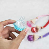 Bouteille de parfum pour voiture en forme de losange de 8 ml, flacon diffuseur d'huiles essentielles vide avec bouchon en bois, décoration suspendue pour voiture
