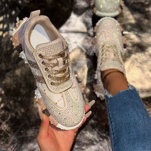 Chaussures pour femmes - Chaussures de style « Durian ». Nouveau modèle. Tissu en filet léger, respirant, résistant, avec strass - Product Image 3