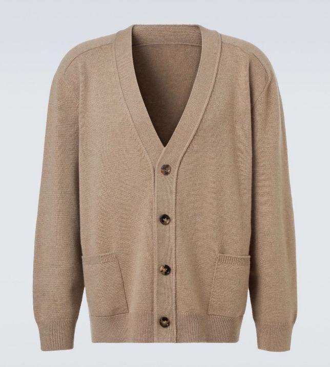 Custom Men's Wool Cardigan V Neck Button Up Sweater with Heart Patch Casual Wear OEM