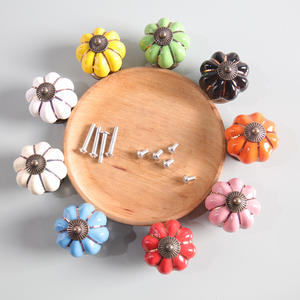 Poignée de porte de placard de chevet multifonctionnelle au design de citrouille de dessin animé, quincaillerie colorée avec accessoires à vis manuelle - Product Image 3