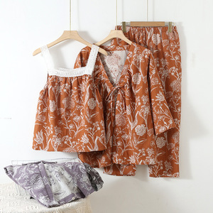 Nuovo stile cinese da donna in puro cotone doppio strato di garza floreale in tre pezzi Set di <span class=keywords><strong>pigiami</strong></span> sottili Cropped pantaloni per la primavera - Product Image 1