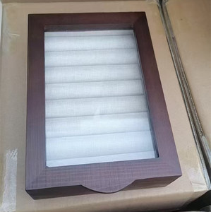 Bandeja organizadora de anillos con cierre magnético marrón de madera maciza, soporte de anillo de madera, vitrina para almacenamiento de anillos de joyería de lino - Product Image 1