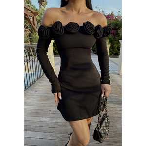 Robe de soirée noire mini avec élégante décoration en rose - Product Image 5