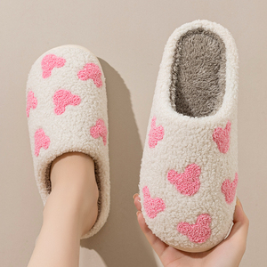 Pantoufles d'hiver populaires pour femmes, douces, confortables et chaudes, épaisses, en fourrure, brodées, vente en gros - Product Image 2