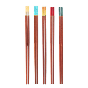 Nouvelles baguettes haut de gamme en bois de santal rouge, en bois massif, non peintes, non cirées, antidérapantes, résistantes à la moisissure, une baguette par personne. - Product Image 2