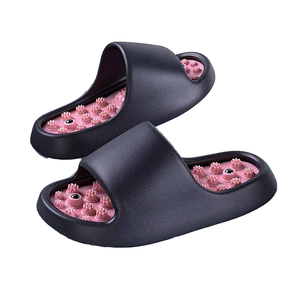 Chaussons de massage des pieds respirants unisexes pour l'été avec nœuds d'acupression et semelles antidérapantes pour la maison et la salle de bain - Product Image 1