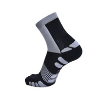 Chaussettes de compression unisexes de haute qualité à séchage rapide et antidérapantes avec logo et couleurs personnalisés pour le sport et la course à pied (adultes, printemps)