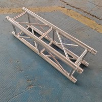 Système de scène modulaire en aluminium sur mesure avec une conception légère et robuste, installation rapide pour les événements et les applications hôtelières