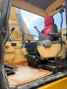 รถขุดมือสอง Cat 320B น้ำหนักใช้งาน 20,000 กก. โครงสร้างใต้ท้องรถสภาพดี เหมาะสำหรับงานเหมืองหิน - Product Image 3