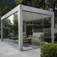 Pergola en aluminium et verre Jiake avec toit à lames motorisées en aluminium pour jardin, patio, villa, CE SGS OEM Vente en gros