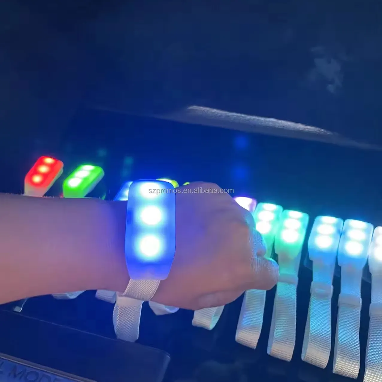 Nhà Máy Led dây đeo cổ tay cho các sự kiện tùy chỉnh nylon có thể điều chỉnh vòng đeo tay điều khiển từ xa âm thanh kích hoạt LED vòng đeo tay điều khiển DMX