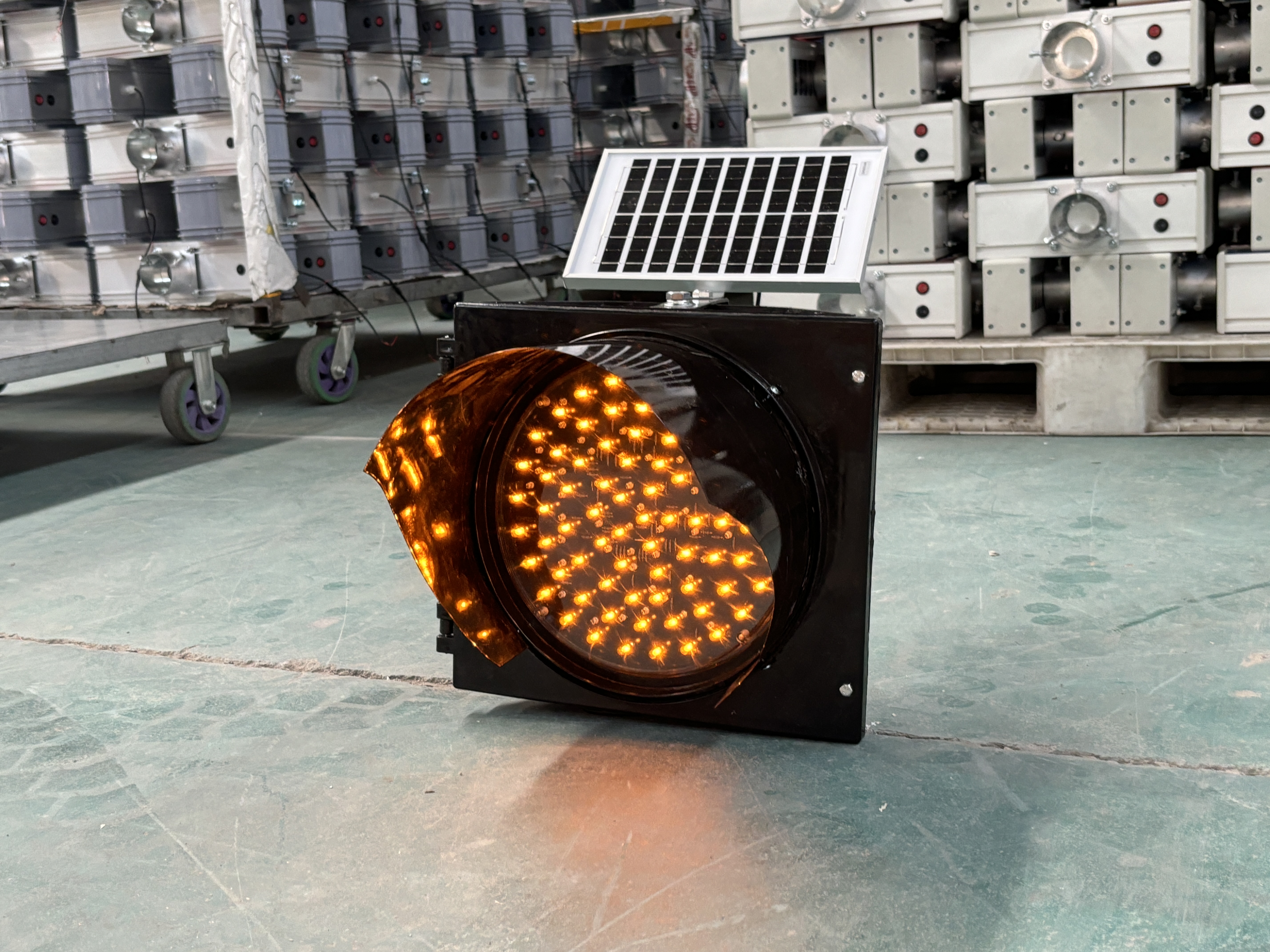 Lampe de poche jaune solaire W (modèle B)