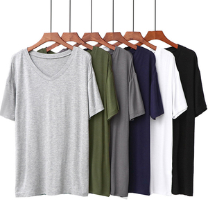 T-shirt col V en coton de haute qualité OEM en gros, impression sérigraphique personnalisée, logo numérique, t-shirt col V uni pour hommes - Product Image 4