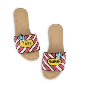 Sandales plates faites à la main avec perles colorées pour femmes, confortables et tendance, idéales pour la plage, la piscine, les fêtes estivales et les vacances. - Product Image 3