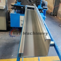 Machine de formage à froid entièrement automatique pour la production en usine de profilés d'angle de colonnes de construction en acier à grande vitesse