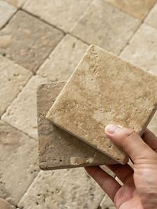 Suelo de Madera de Ingeniería de Alta Gama con Sistema de Bloqueo por Clic de Tres Capas, Grado de Superficie AA, Roble Tallado a Mano, Diseño Moderno, Garantía de 2 Años - Product Image 1
