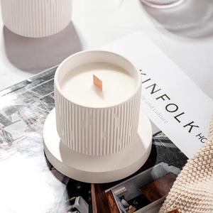 Bougie parfumée en céramique à motif météore avec mèche en bois, cadeau élégant de qualité supérieure pour un anniversaire et la décoration de la maison - Product Image 3