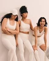 Ensemble de vêtements de sport sans couture OEM pour femmes, vêtements de fitness et de yoga, ensembles d'entraînement de couleur unie personnalisés, haut court à bretelles pour femmes