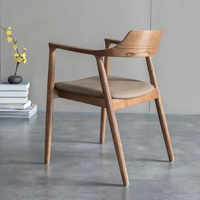 Chaise de salle à manger scandinave moderne du milieu du siècle en bois de frêne massif avec accoudoirs JP
