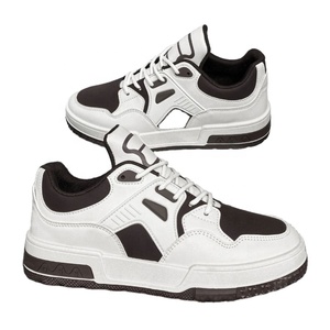 Chaussures de skate sportives basses pour hommes, blanches et noires, à lacets, respirantes, avec empeigne synthétique et semelle extérieure en caoutchouc, toutes saisons - Product Image 1
