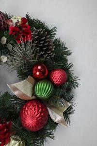 Ventes chaudes, décorations de fenêtre extérieures personnalisées de luxe, couronne de Noël artificielle avec des pommes de pin - Product Image 5