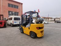 Chariot élévateur diesel Kubota 3 tonnes FD25 avec déplaceur latéral électrique, mât à deux/trois étages pour le marché américain