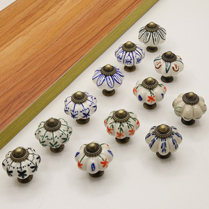 Poignées de tiroir en céramique de style chinois vintage, en forme de citrouille, avec base en alliage de zinc, pour la décoration intérieure et les poignées d'armoires - Product Image 1