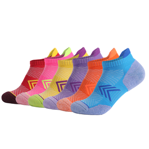Pour <span class=keywords><strong>Amazon</strong></span> Exclusive Sports <span class=keywords><strong>Chaussettes</strong></span> épaissies antidérapantes pour la randonnée et la navigation de plaisance Logo corporel respirant absorbant la sueur - Product Image 1