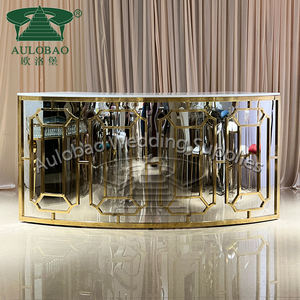 <span class=keywords><strong>Bancone</strong></span> <span class=keywords><strong>Bar</strong></span> in Metallo Dorato con Piano in Vetro a Mezzaluna <span class=keywords><strong>su</strong></span> <span class=keywords><strong>Misura</strong></span> per Ristoranti - Product Image 6