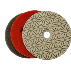 Tampons <span class=keywords><strong>de</strong></span> polissage humides à 3 étapes en résine <span class=keywords><strong>de</strong></span> <span class=keywords><strong>4</strong></span> pouces <span class=keywords><strong>pour</strong></span> le polissage des carreaux, du granit et du quartz OEM - Product Image 3