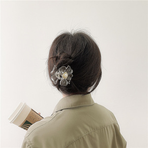 Pince de requin de cheveux de fleur de 7cm de haute qualité pour femmes griffe de cheveux de perle douce griffe de queue de cheval acrylique-accessoires à la mode - Product Image 2