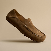 Mocassins décontractés pour hommes faits à la main en gros, en daim de vache marron, à enfiler, respirants, avec semelle extérieure en caoutchouc souple, fourniture directe d'usine sur mesure