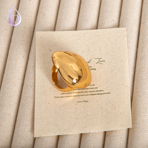 Anillo de Compromiso Clásico Minimalista para Mujer, de Acero Inoxidable Grueso, con Superficie Lisa, Diseño Moderno para Dedo Grande, Chapado en Oro de 18K, <span class=keywords><strong>Darin</strong></span> - Product Image 2