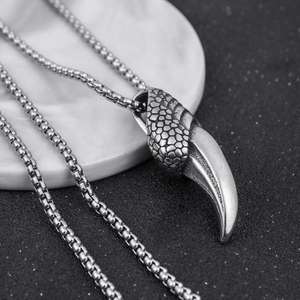 Colar Hip-hop estilo punk dos homens Trendy Street Eagle Claw em forma de pingente de aço inoxidável elegante personalizado para festas - Product Image 4