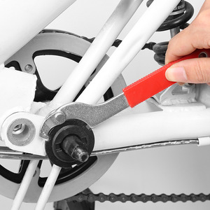 Clé à crochet Yueli en métal pour réparation de boîtier de pédalier de vélo, poignée rouge avec trou pour rangement et accès facile - Product Image 3