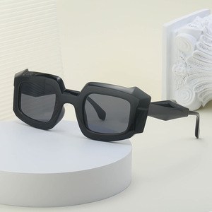 Lunettes de soleil carrées style Y2K punk européen-américain pour femmes, protection UV400, PC noir, protection solaire extérieure - Product Image 1