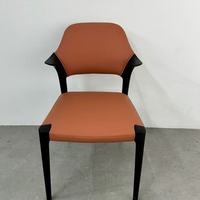 Chaise de salle à manger moderne en bois massif avec accoudoirs incurvés en forme de corne, revêtement en similicuir, pour la salle à manger à domicile