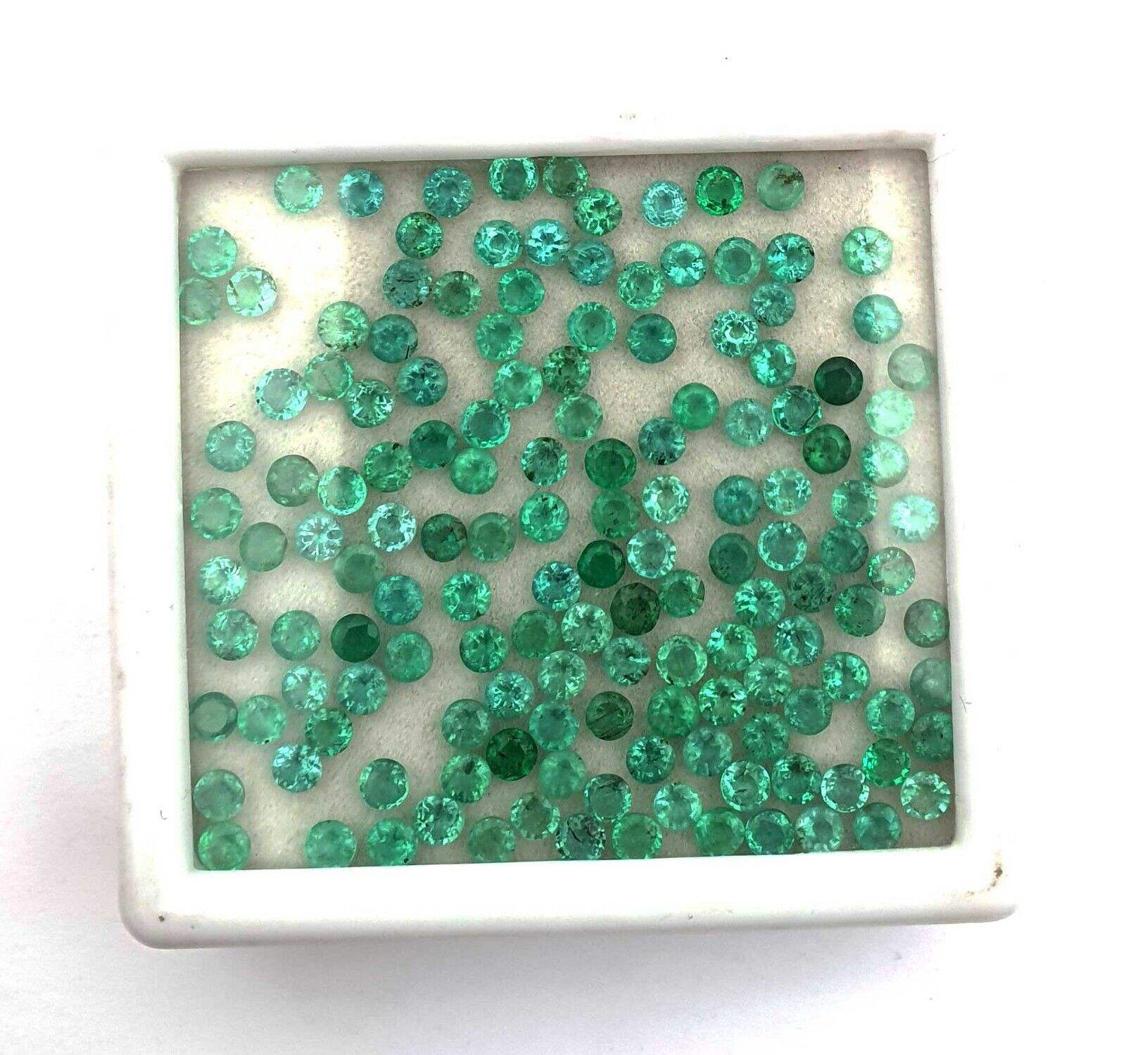 สีเขียว