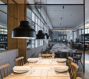 Silla de Restaurante Comercial de Madera Maciza Resistente, Respaldo <span class=keywords><strong>Vertical</strong></span> de Listones, Asiento de Cuero PU, Silla de Restaurante Clásica para Cafetería - Product Image 4