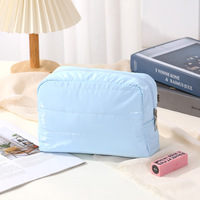 Pochette de maquillage matelassée en duvet, douce et moelleuse, sac de rangement pour le maquillage de voyage, imperméable, matelassé, léger, sac à main gonflé