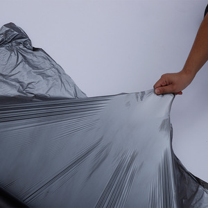 Ldpe <span class=keywords><strong>argent</strong></span>é et noir avec film plastique Uv Perforateur Couvre-sol Plastique PE Film de paillis agricole noir - Product Image 3