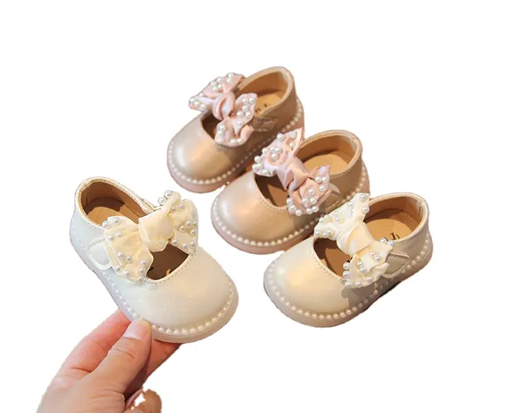 Ivy82094A 2023 butik bebek düz yumuşak taban prenses ayakkabı kız toddlers inci yay deri ayakkabı çocuk moda yürüyüş ayakkabısı