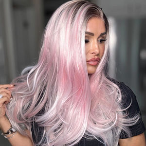 Perruque synthétique résistante à la chaleur, Lace Front 13x4, 20 pouces, argentée avec des mèches roses, lisse et ondulée, avec une ligne de cheveux scandinave - Product Image 1