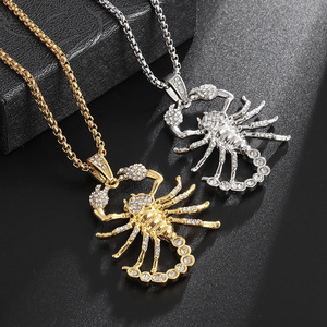 Bijoux en métal sertis de diamants rétro et tendance, collier personnalisé en forme de <span class=keywords><strong>scorpion</strong></span> serti en trois dimensions, vente chaude - Product Image 1